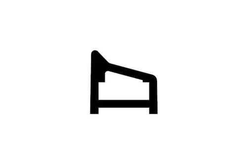 Schwarzes, minimalistisches Design einer gebogenen Schwallleiste, geeignet als Ersatzteil für eine Glasdusche. Die Marke Roth ist im Produktdesign integriert.